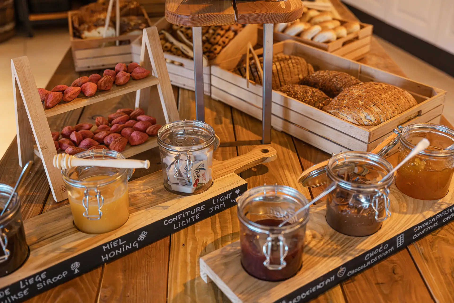 Ontbijtbuffet Mont-des-Pins Durbuy hotel